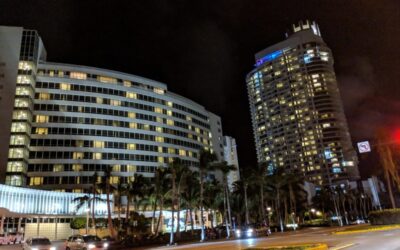 FONTAINEBLEAU RESORT IN MIAMI BEACH PROPOSES BIG EXPANSION, CONNECTED BY BRIDGE